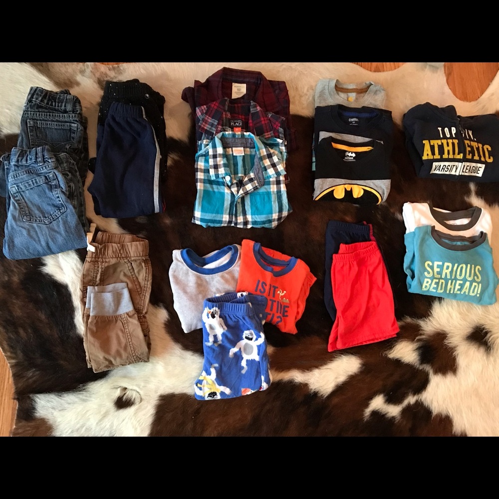 Like new lot of boys 2T clothing.